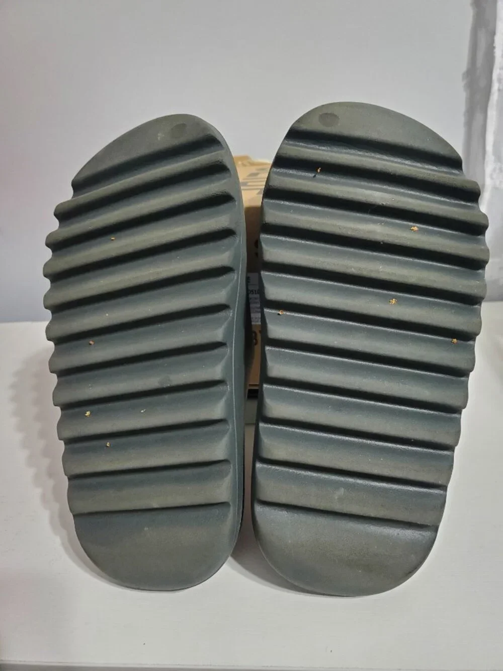 Adidas Yeezy YZY ID5103 Slide Sandal Dark Onyx Size 6 Men